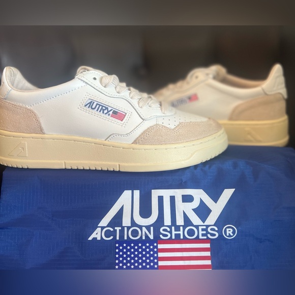 Autry Women’s Medalist Low Sneaker in Leather/Suede White Size 37 - Picture 3 of 9